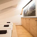 Montagu & Bar Ίνσμπρουκ