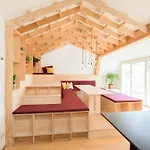 Hostel Montagu & Bar *
