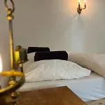 Montagu & Bar Hostel