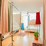 Hostel Montagu & Bar *