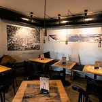Montagu & Bar Ίνσμπρουκ