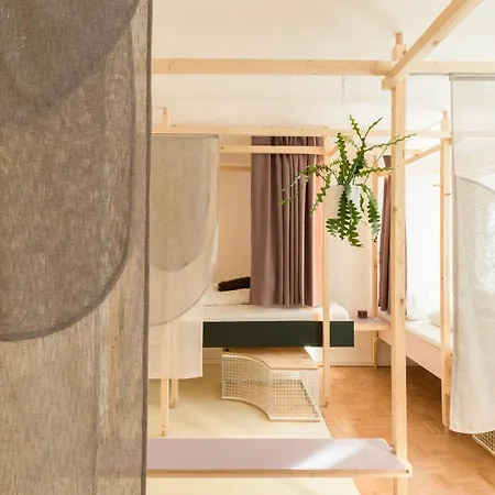 Montagu & Bar ホステル *