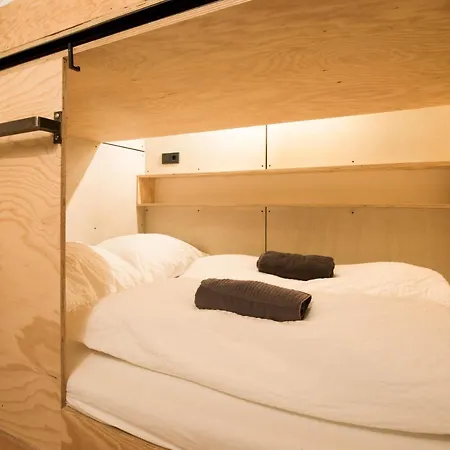 Montagu Hostel *
