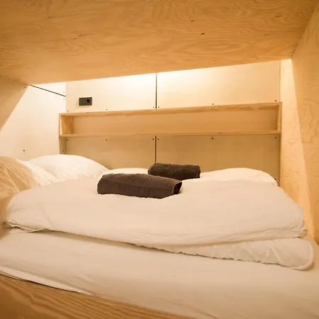 Montagu Hostel *