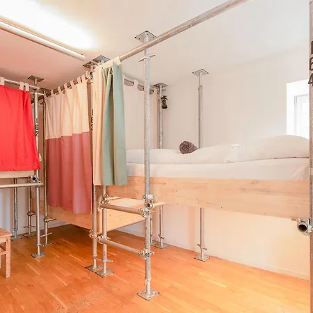 Hostel Montagu & Bar