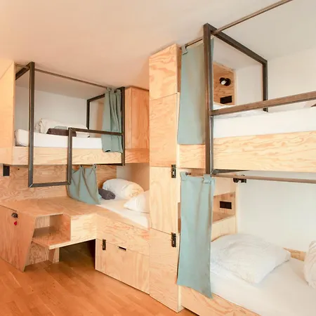 Montagu & Bar Hostel