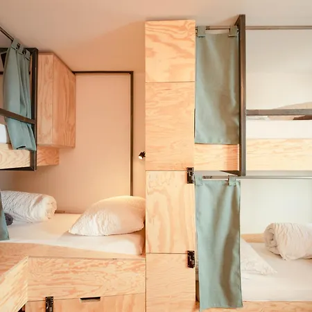 Montagu Hostel *