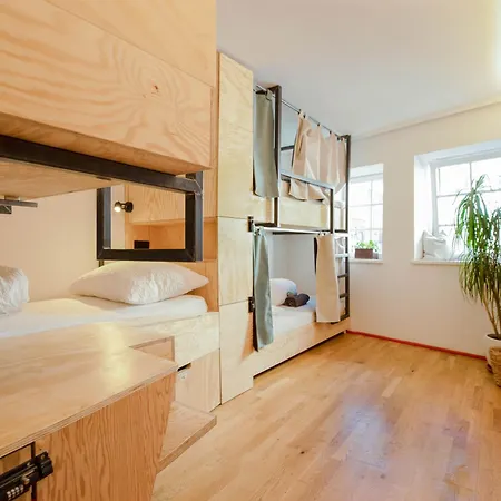 Hostel Montagu *