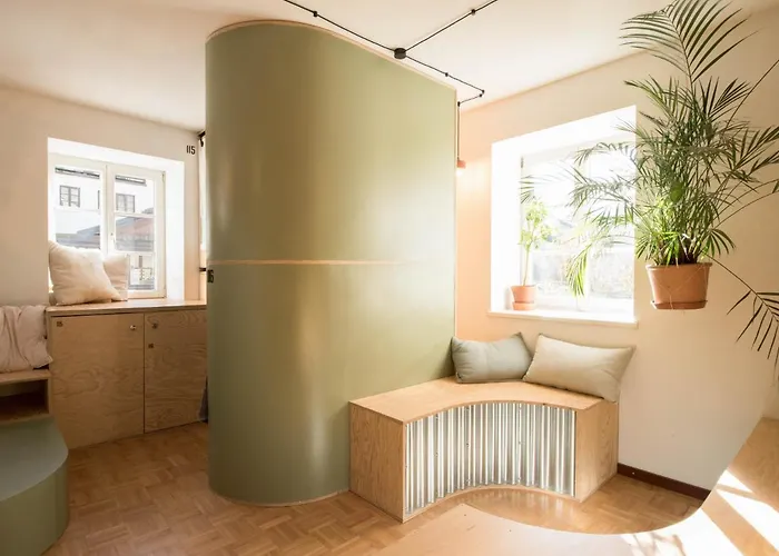 Montagu & Bar Hostel *