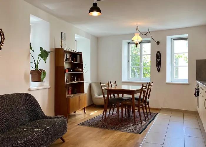 Hostel Montagu & Bar *