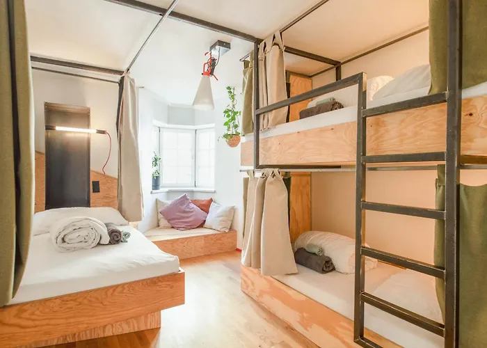 Hostel Montagu & Bar