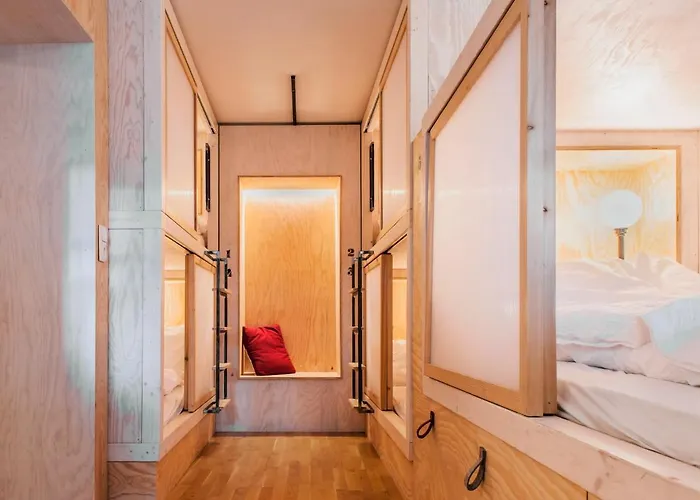 Montagu & Bar Hostel