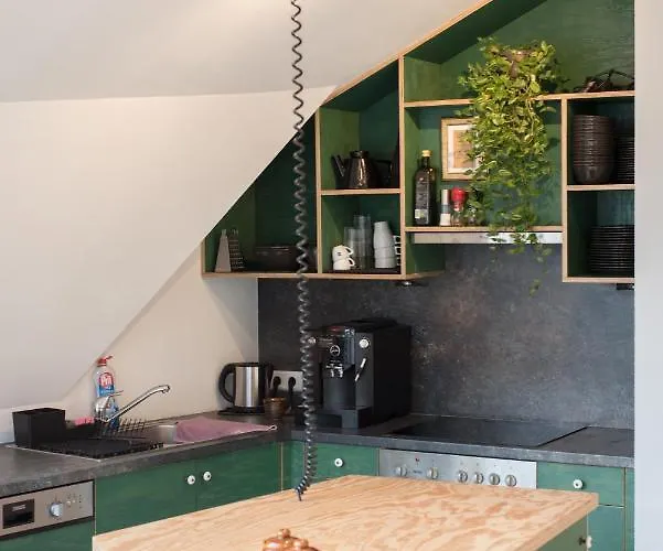 Montagu & Bar Hostel *